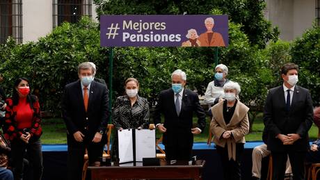 Ley Corta de Pensiones: Piñera firmó el proyecto y lo envió al Congreso con discusión inmediata