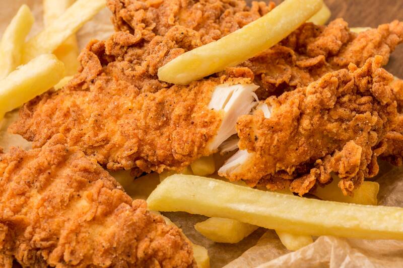 Disfruta de rico pollo frito del KFC a precios reducidos gracias a estos descuentos.
