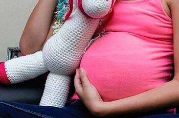 Niña de 11 años violada por su abuelo quedó embarazada: su madre y la iglesia impiden que aborte