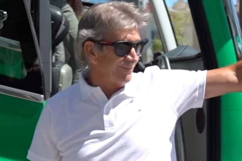 es elogiado en España.