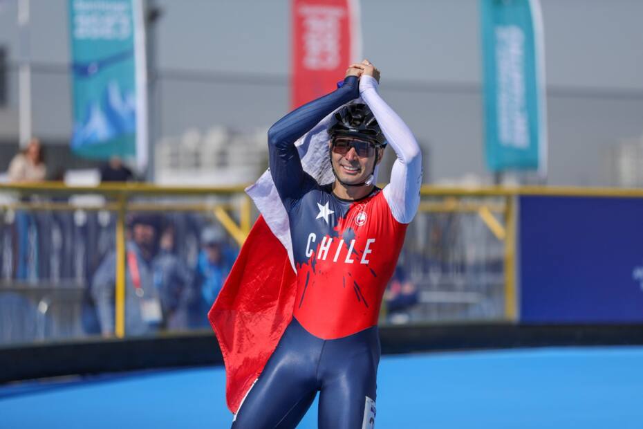 Emanuelle Silva celebrando en el estadio Nacional (Foto: Santiago Bahamonde)