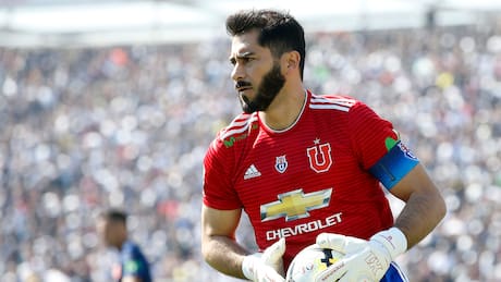 Johnny Herrera estalla con posible refuerzo de la U: “Tiene 38 años… en ese caso, vuelvo a jugar yo”