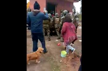 Desaloja a 20 familias de toma en El Tabo: denuncia fue hecha por padre de Javier Margas