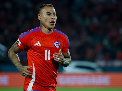 Cláusulas, sueldo y una “pasada de cuenta”: los factores que alejan a Eduardo Vargas de la U