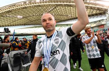 El agradecimiento de los funcionarios de hospital de Albacete a Andrés Iniesta