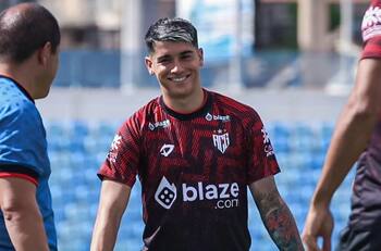 En Brasil se emocionaron por el retorno de Ángelo Araos tras casi un año: “Es querido por todos”