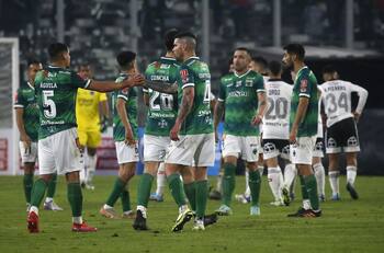 Delantero venezolano en el fútbol chileno y los problemas de sus compatriotas: "Da penita verlos pidiendo plata con sus niños"