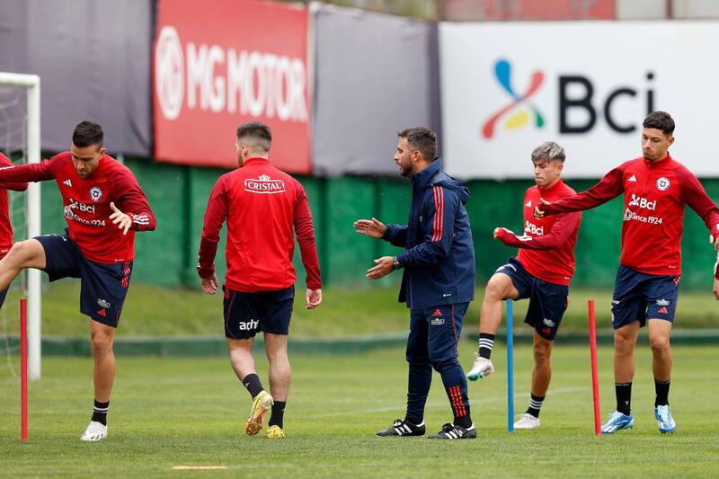 Germán Tagle en su primera práctica con el cuerpo técnico de La Roja, en el Complejo Juan Pinto Durán. Foto: Comunicaciones / ANFP.