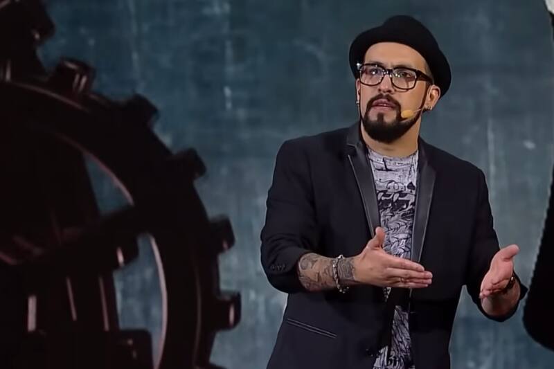 Así fue parte de su rutina sin pelos en la lengua en Viña 2016.