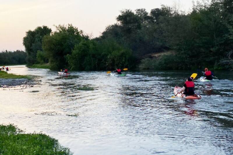 Las personas van a poder disfrutar de este refrescante paseo y la naturaleza envolvente.
Créditos: Turismo Maquis.
