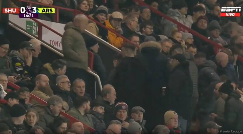 sigue en caída libre en la Premier League y sus hinchas no perdonaron al equipo.