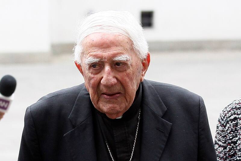 Santiago, 12 de septiembre 2018
El Presidente de la Republica, Sebastian Pinera, ingresa caminando con su tío monsenor Bernardino Pinera.
Christian Iglesias/Aton Chile