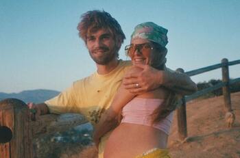 KJ Apa de "Riverdale" se convirtió en padre junto a su pareja Clara Berry