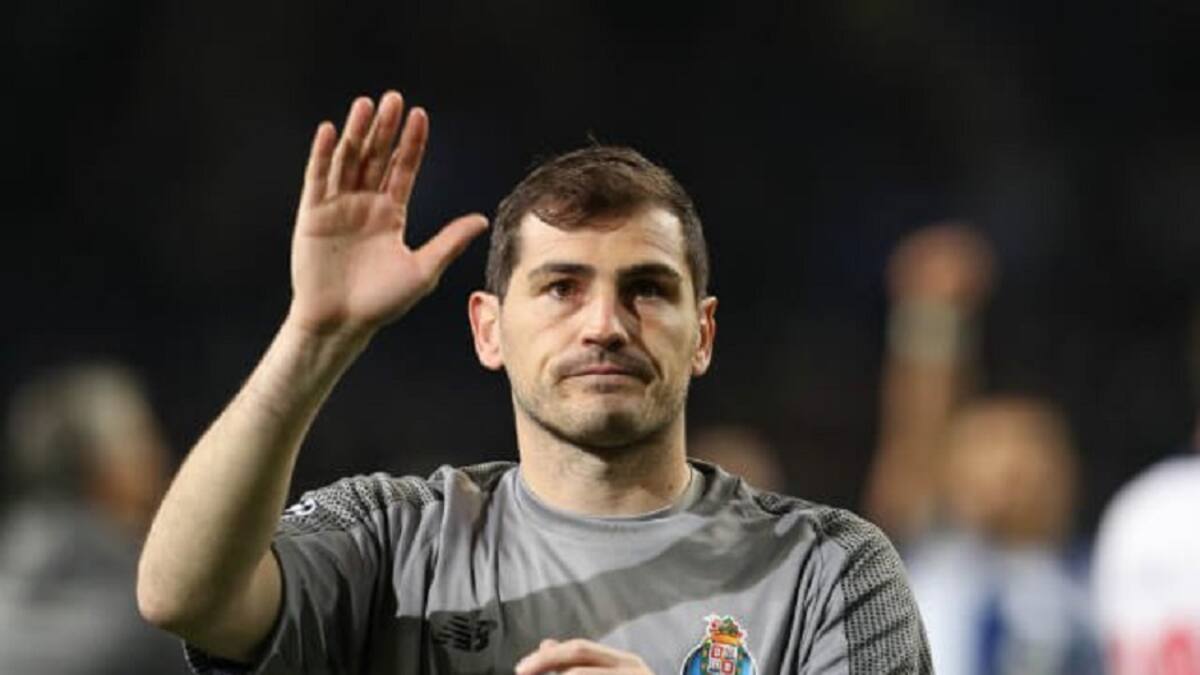 La mejor "atajada" de Iker Casillas: en la calle, ¡y con un perro!