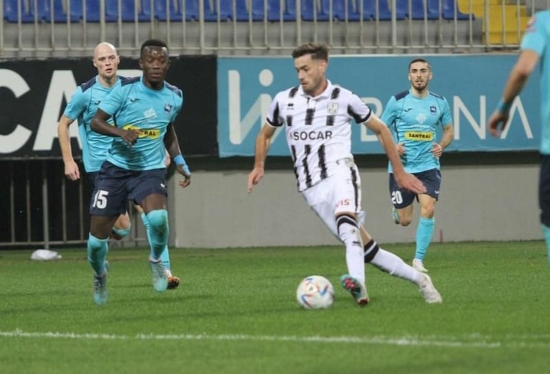 Lucas Melano, delantero argentino del Neftchi.