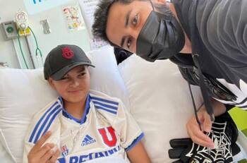 "Me sorprendió que se riera harto": Johnny Herrera contó detalles de su encuentro con arquero accidentado en la U
