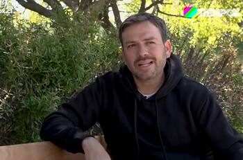 Cumple un sueño de la infancia: Nacho Valenzuela habla de sus inicios cómo relator de fútbol