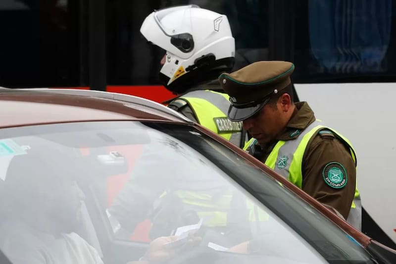 Esta práctica se considera como una falta menos grave, según la Ley de Tránsito.