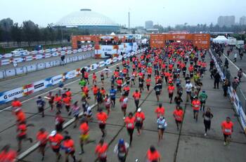 Maratón de Santiago: Usuarios denuncian alta congestión en calles en pleno Día de la Madre