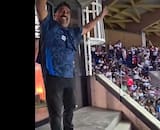 VIDEO | Hinchas de la UC divisaron a Mario Lepe en la tribuna y así reaccionaron en el Claro Arena
