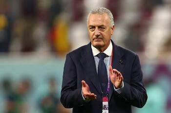 Gustavo Alfaro podría ser el nuevo DT de un rival directo de La Roja en Eliminatorias