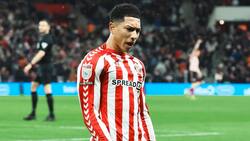 El hermano de Jude Bellingham amargó a Marcelino Núñez en la Championship