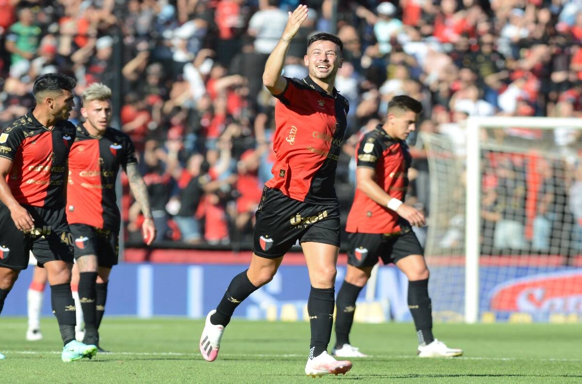 Colón de Santa Fe ya busca volantes ante la inminente salida de Federico Lértora a la U
