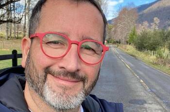 Desde la cabina de vuelo: Eduardo Fuentes comparte imágenes junto a Karen Doggenweiler rumbo al sur de Chile por la gira de la Teletón