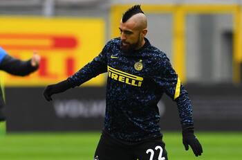 Seleccionado uruguayo asoma como nueva amenaza para Arturo Vidal en el Inter