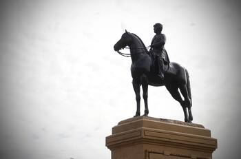 "Vamos a reponer la estatua en Plaza Baquedano": Piñera afirmó que la monumento volverá a su lugar