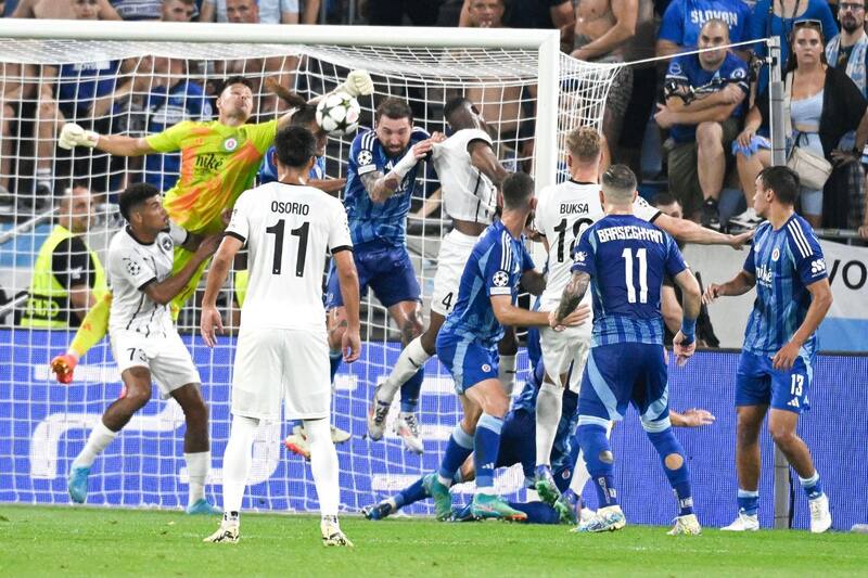 tuve una ocasión inmejorable de sentencir el partido, pero falló ante el arquero rival, Dominik Takáč. Foto: Tripsbladet.