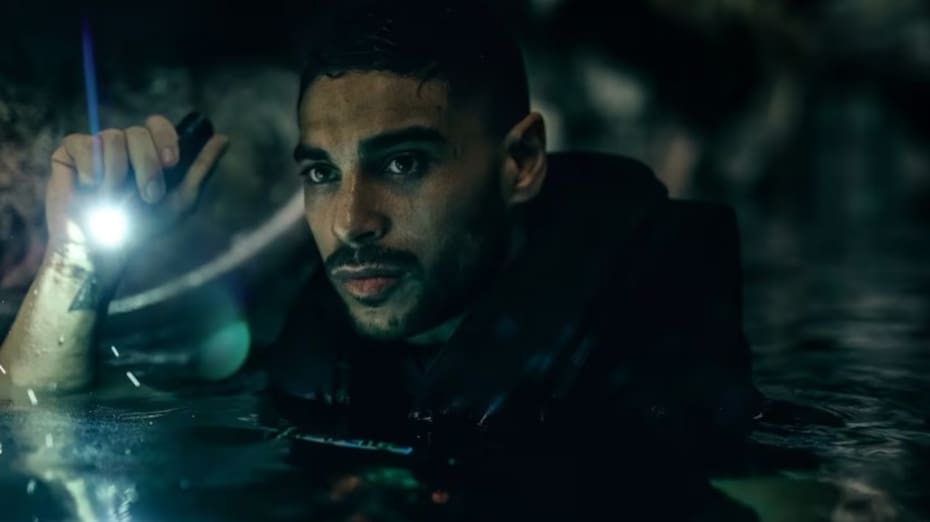Nassim Si Ahmed es "Adil". Créditos: Netflix