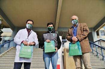 Wanderers se cuadra y realiza donación de mascarillas al Hospital Carlos Van Buren