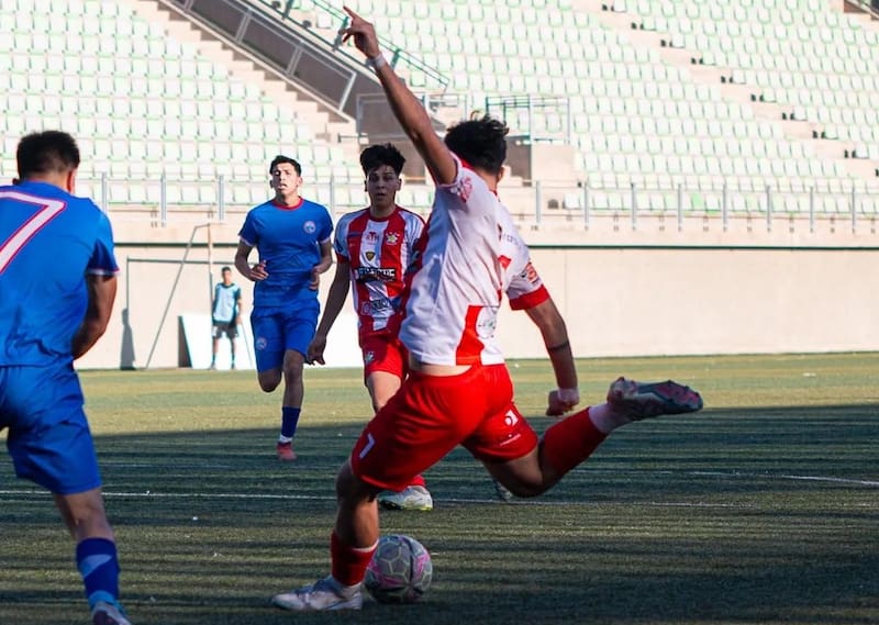 Camilo Rojas jugando en Tercera B.