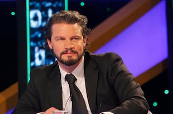 Reviven las teorías y conspiraciones más polémicas del Dr. File luego de candidatearse para presidente de Chile