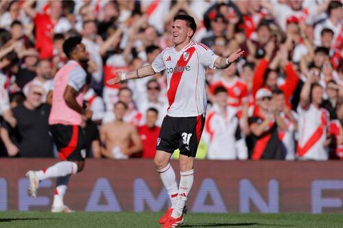 brilla en River Plate y su cotización de mercado está en las nubes. Estará en Chile 2025. Foto: EFE.