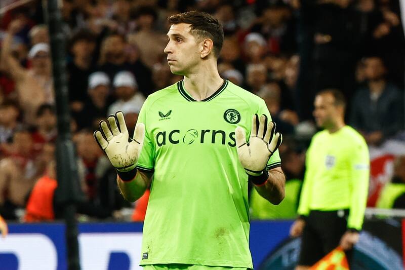 arquero de Aston Villa.