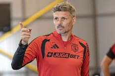 Los puestos que inquietan a Fernando Ortiz en Colo Colo: mira nuevos refuerzos y la dirigencia responde