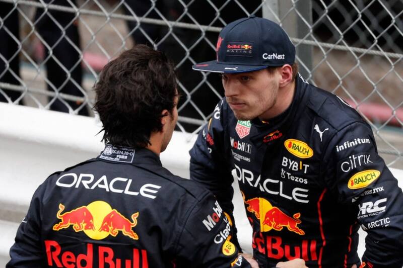 Checo Pérez tendría varios motivos para rebelarse a Max Verstappen.