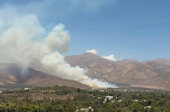 La UC actualizó la situación del incendio en San Carlos de Apoquindo: se sospecha intencionalidad