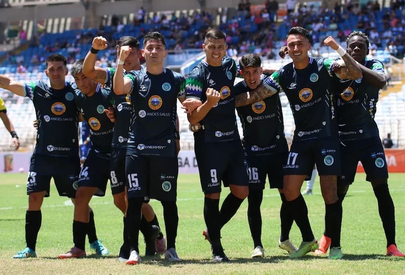 Es líder de Primera B y enfrenta a Recoleta en Chinquihue. Foto: @dpmchile