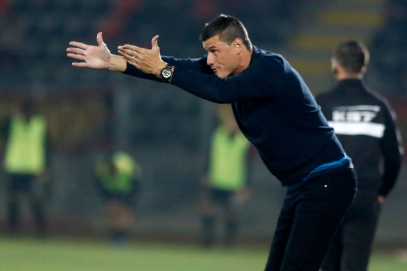 El técnico de San Marcos de Arica acusó al arbitraje de beneficiar a Cobreloa en el empate 1-1 del sábado. (Foto: Aton)