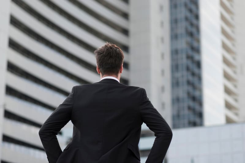 selecciona a 5 de los 12 signos del zodiaco según sus habilidades para liderar un equipo de trabajo.