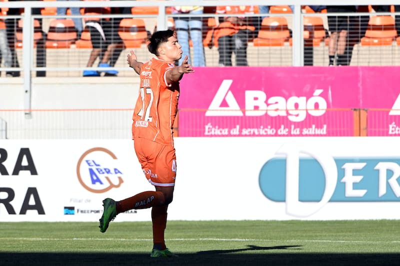 El delantero celebrando su gol ante Wanderers. Foto: Agencia ATON.