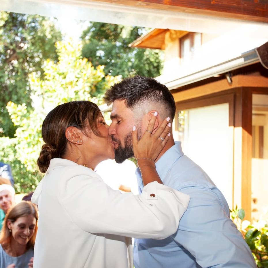 sellaron su matrimonio con un beso.