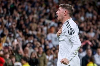 Federico Valverde mantiene en la pelea por el título al Real Madrid con este golazo al último minuto