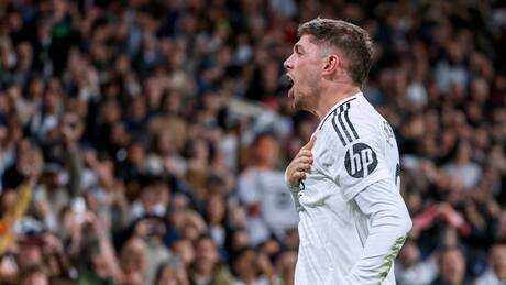 Federico Valverde mantiene en la pelea por el título al Real Madrid con este golazo al último minuto