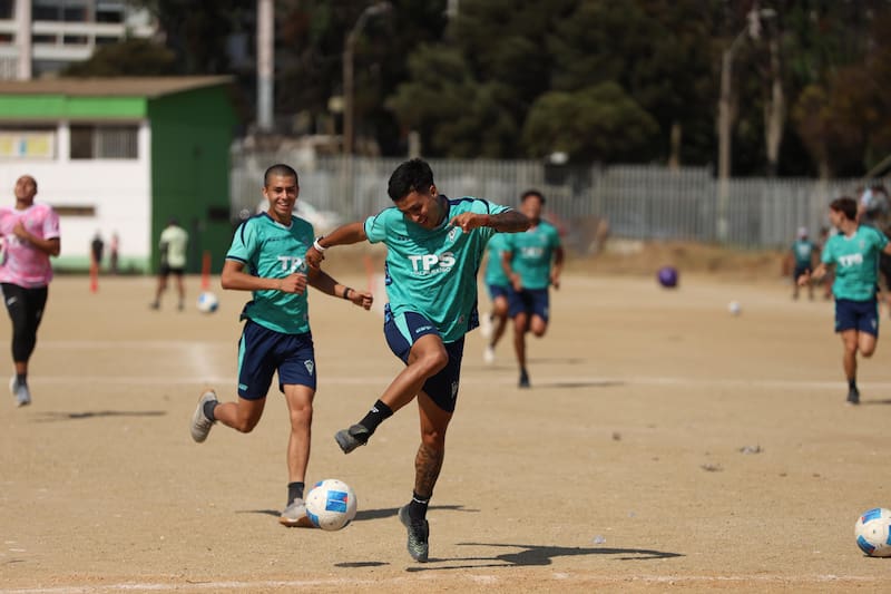 El club entrenando en Alejo Barrios. Fotos: Comunicaciones Santiago Wanderers.