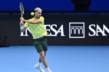 Carlos Alcaraz no tiene problemas con Fritz y roza cerrar el año como número uno