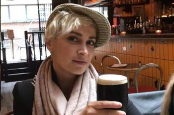 "Una de las ventajas de filmar un western": La última publicación de la cineasta que murió en accidente protagonizado por  Alec Baldwin